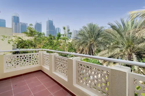 5 Bedrooms Villa in Meadows 2