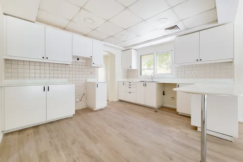 5 Bedrooms Villa in Meadows 2