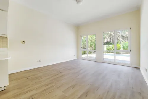 5 Bedrooms Villa in Meadows 2
