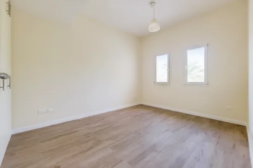 5 Bedrooms Villa in Meadows 2
