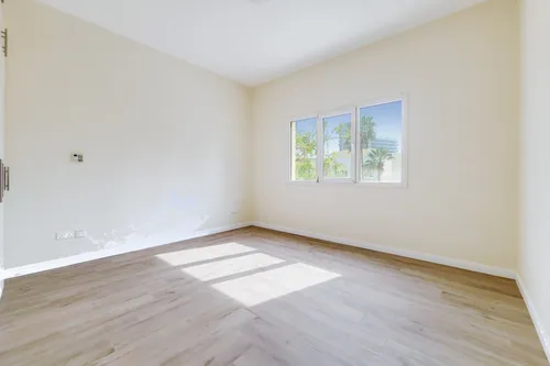 5 Bedrooms Villa in Meadows 2