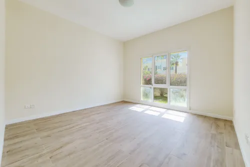 5 Bedrooms Villa in Meadows 2