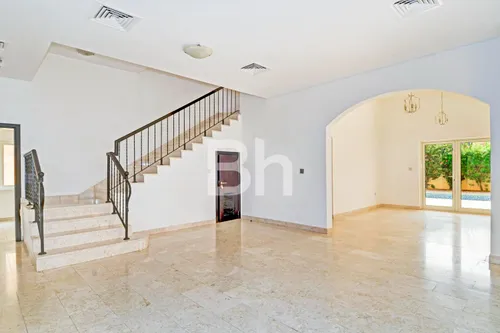 5 Bedrooms Villa in Hacienda