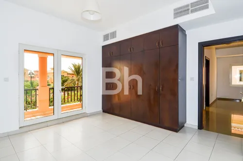 5 Bedrooms Villa in Hacienda