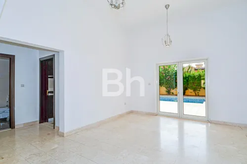 5 Bedrooms Villa in Hacienda