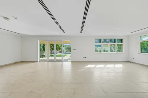 4 Bedrooms Villa in District 1 Regional