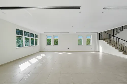 4 Bedrooms Villa in District 1 Regional