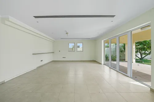 4 Bedrooms Villa in District 1 Regional