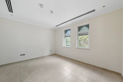 4 Bedrooms Villa in District 1 Regional
