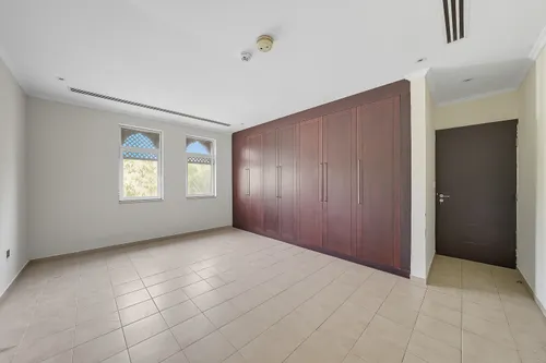 4 Bedrooms Villa in District 1 Regional