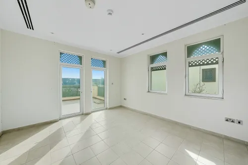 4 Bedrooms Villa in District 1 Regional