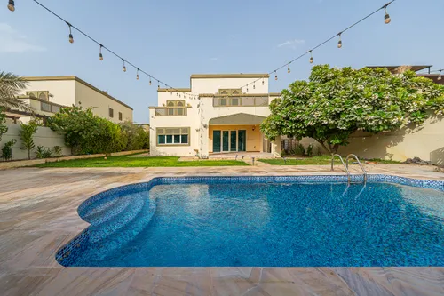Regional Large | 4 Bed Plus Study | With Pool