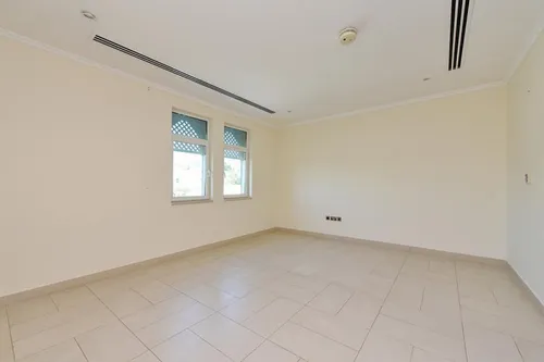 4 Bedrooms Villa in Regional