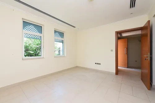 4 Bedrooms Villa in Regional