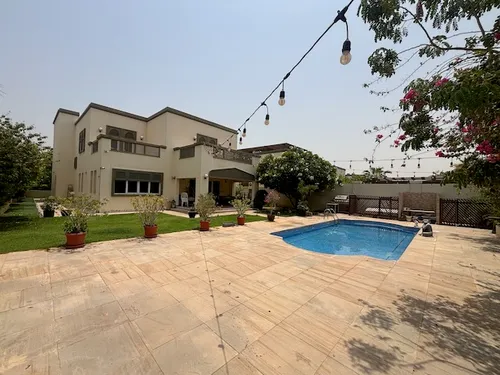Regional Large | 4 Bed Converted To 5 | With Pool