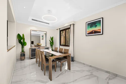 3 Bedrooms Villa in Mira 2