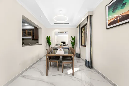 3 Bedrooms Villa in Mira 2