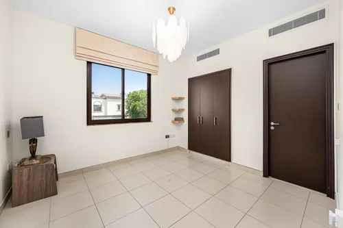 3 Bedrooms Villa in Mira 2