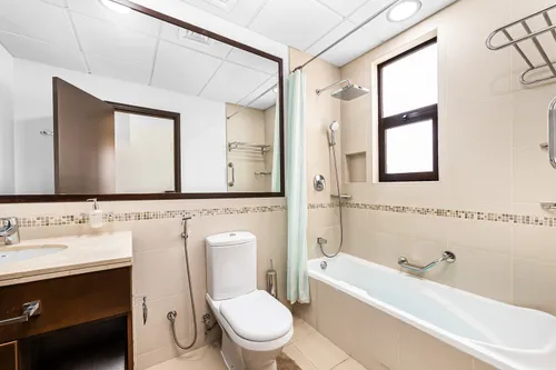 3 Bedrooms Villa in Mira 2