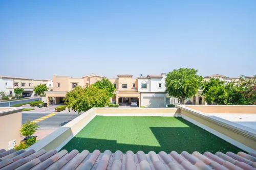 3 Bedrooms Villa in Mira 2