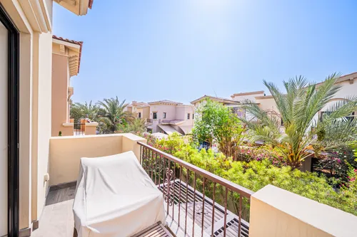 3 Bedrooms Villa in Mira 2