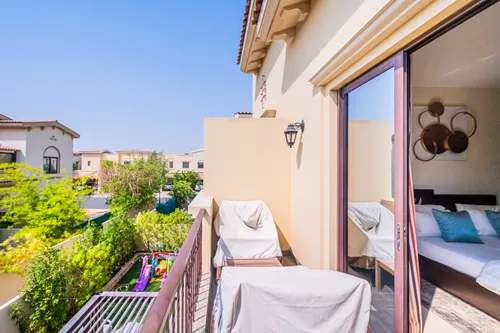 3 Bedrooms Villa in Mira 2