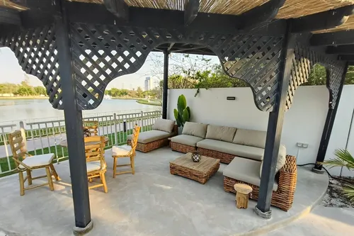 5 Bedrooms Villa in Meadows 9