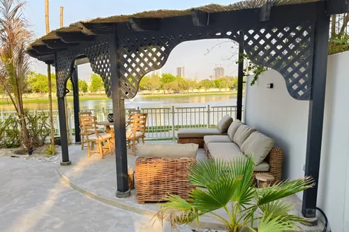5 Bedrooms Villa in Meadows 9