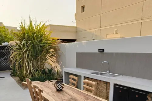 5 Bedrooms Villa in Meadows 9