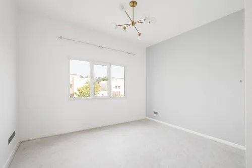 5 Bedrooms Villa in Meadows 9