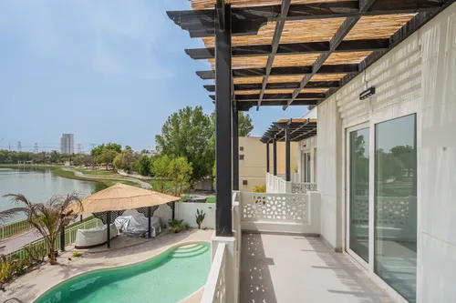 5 Bedrooms Villa in Meadows 9