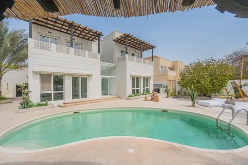 5 Bedrooms Villa in Meadows 9