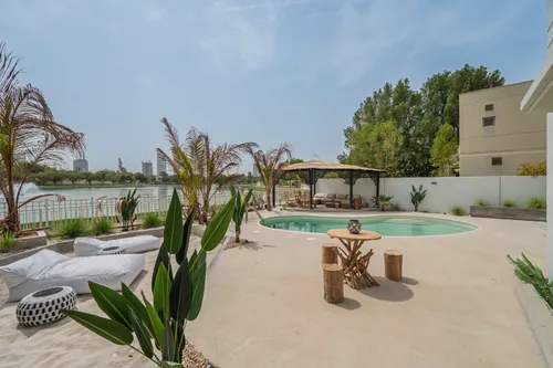 5 Bedrooms Villa in Meadows 9