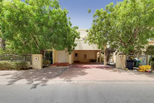 4 Bedrooms Villa in Meadows 5