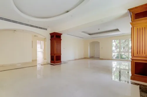 4 Bedrooms Villa in Meadows 5