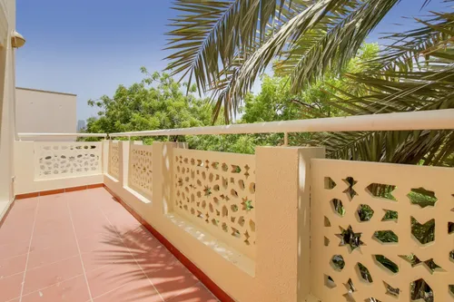 4 Bedrooms Villa in Meadows 5