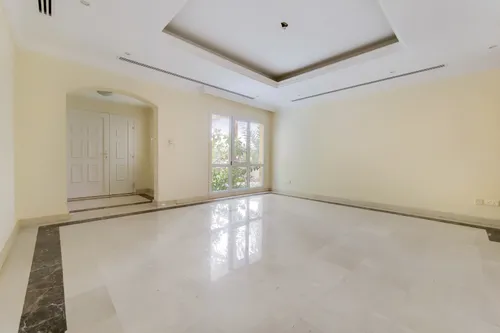 4 Bedrooms Villa in Meadows 5