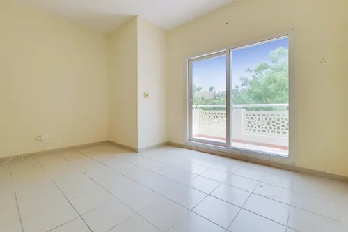 4 Bedrooms Villa in Meadows 5