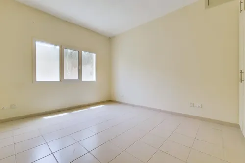 4 Bedrooms Villa in Meadows 5
