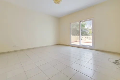 4 Bedrooms Villa in Meadows 5