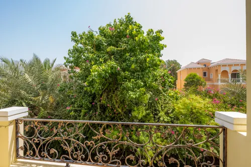 4 Bedrooms Villa in Hacienda