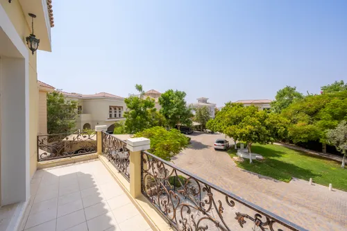4 Bedrooms Villa in Hacienda