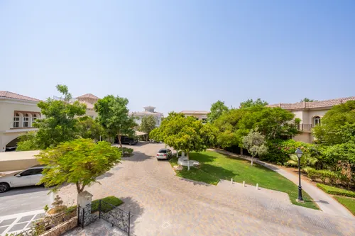 4 Bedrooms Villa in Hacienda