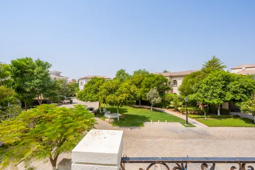 4 Bedrooms Villa in Hacienda