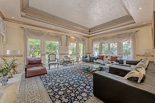 5 Bedrooms Villa in Sector H