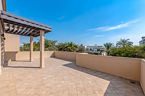 5 Bedrooms Villa in Sector H