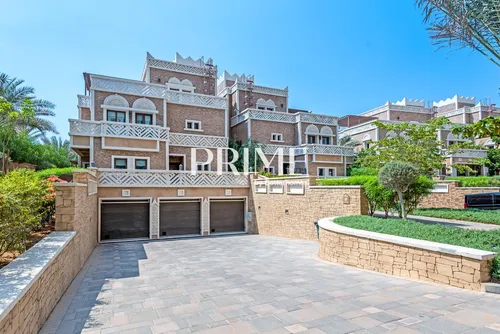 4 Bedrooms Villa in Balqis Residence