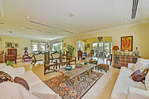 4 Bedrooms Villa in Legacy