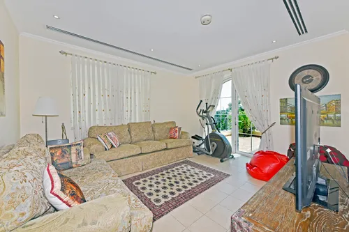 4 Bedrooms Villa in Legacy