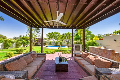 4 Bedrooms Villa in Legacy